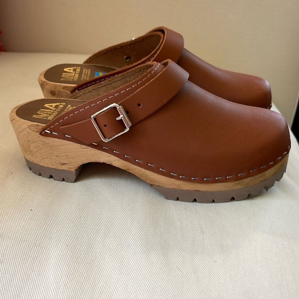 Free People/MIA Tan Leather Clog Mules with Silver Buckle